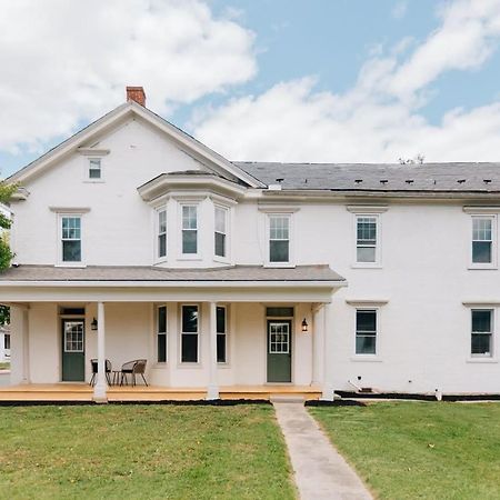 Newly Renovated Vintage Inspired Large 4 Bedroom Home Mount Joy Exterior photo