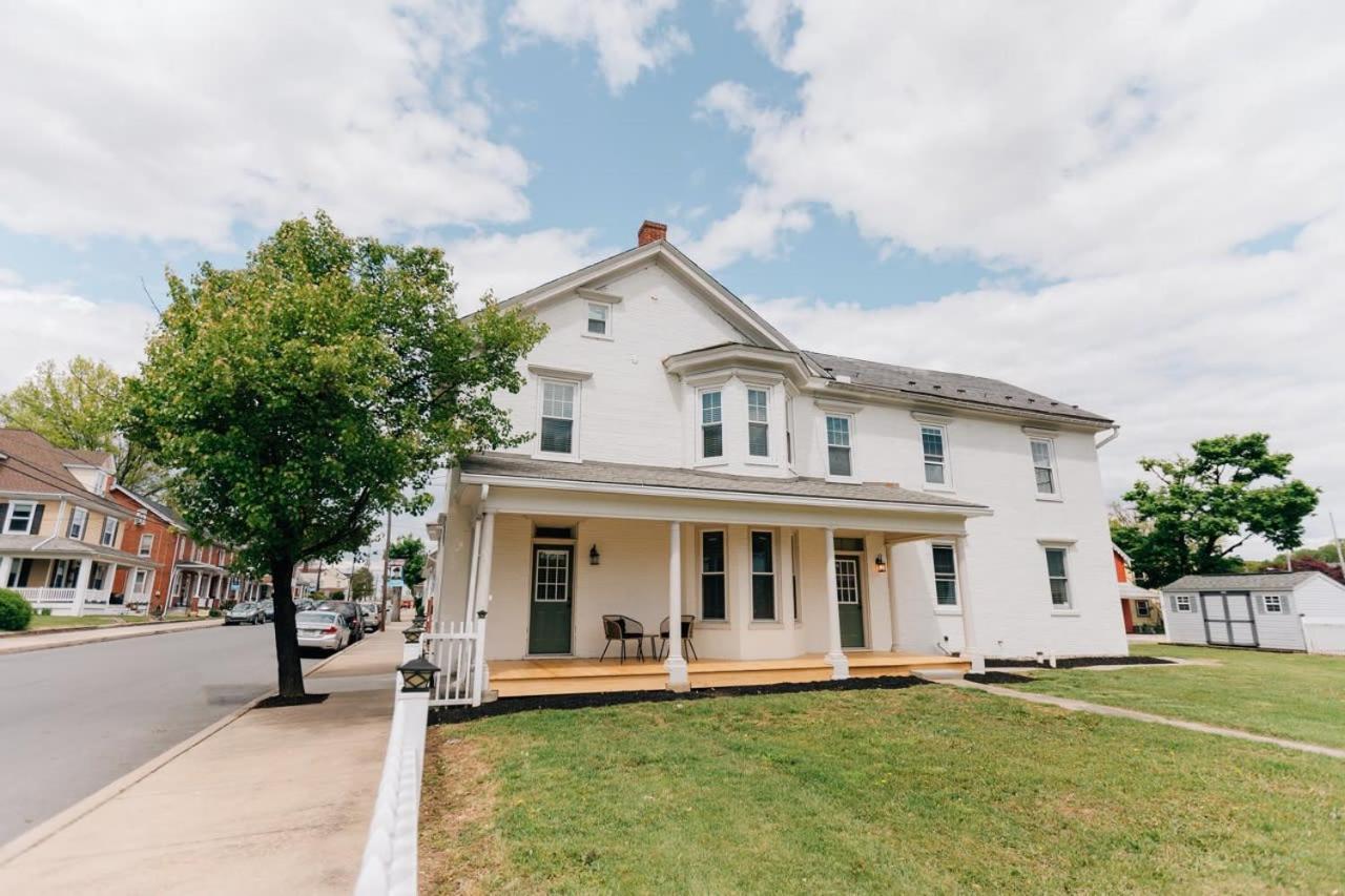 Newly Renovated Vintage Inspired Large 4 Bedroom Home Mount Joy Exterior photo